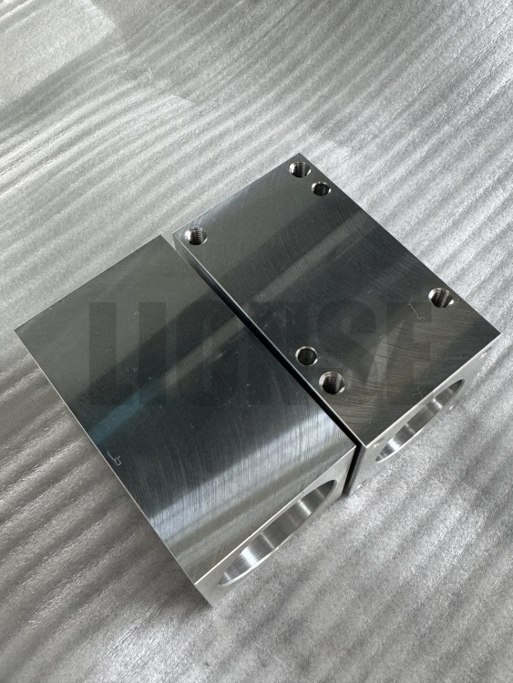 Proč jsou preferovány obráběcí stroje a součásti zařízení pro zpracování hliníku?