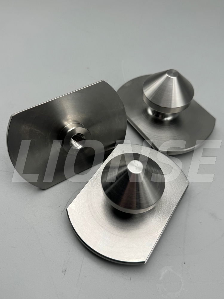 Lionse nově vyrobila nestandardní Conical Surface Locating Pull Stud, který umožňuje CNC přesnou výrobu pro dosažení vyšší efektivity a lepší kvality.