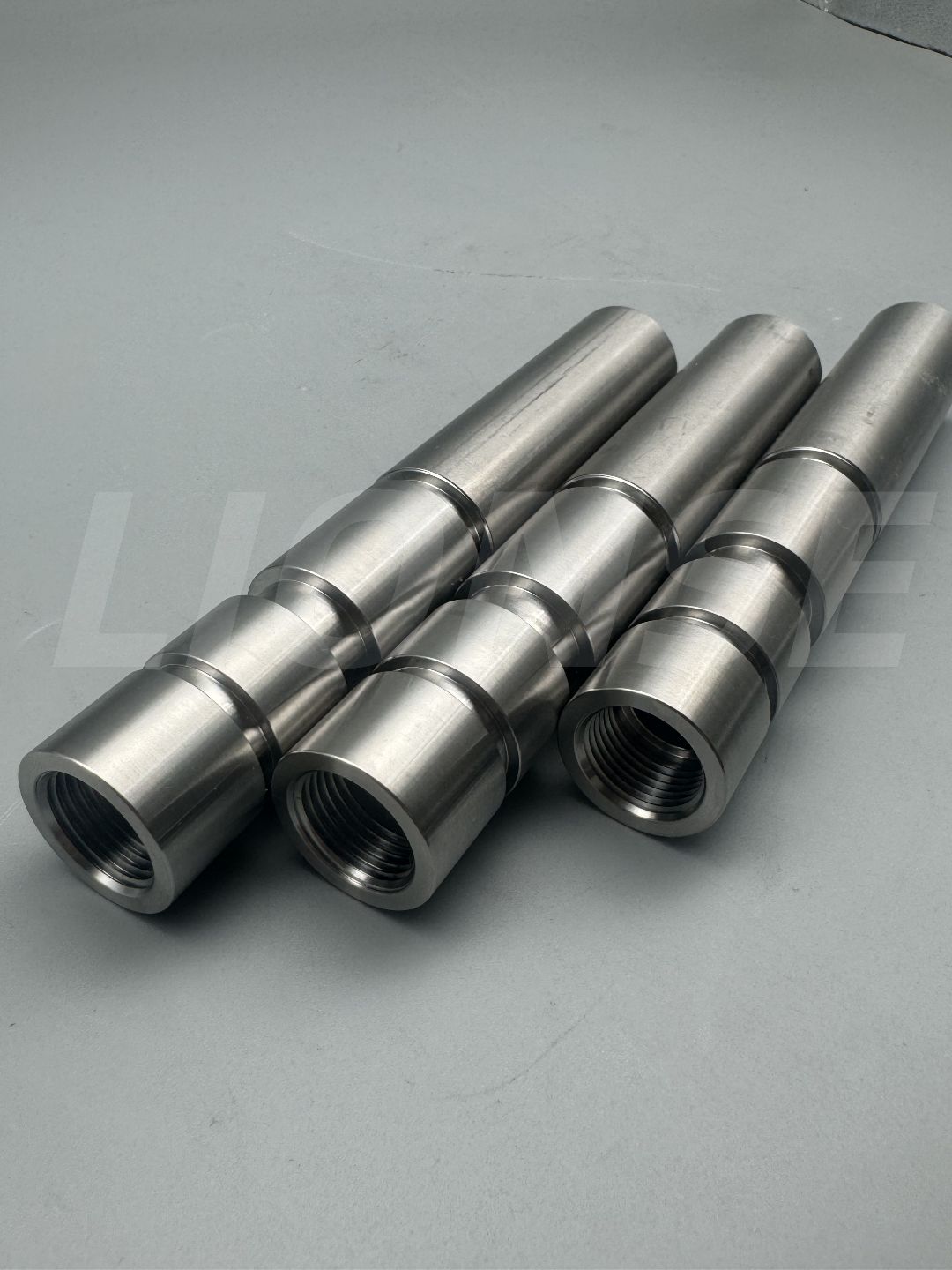 Titanový hřídel třídy 5 s NC soustružením